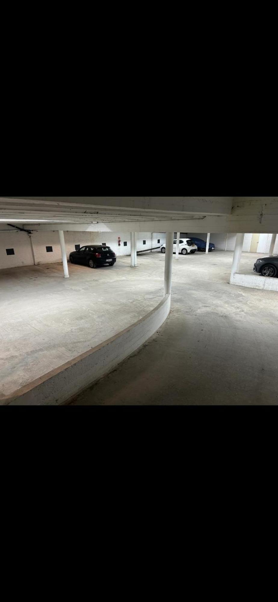 Appartement Spacieux Avec Terrasse Et Garage Prive Bruxelas Exterior foto